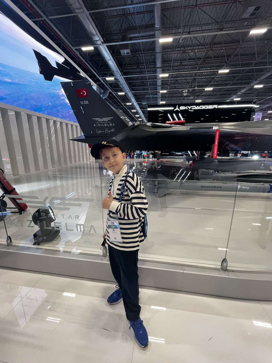 NazliAltan's tweet photo. #SAHA2026  💫🚀 🚁 💫

Ailem ile birlikte yerli-milli savunma projelerini incelemekten gurur duyduk.

#KIZILELMA #SİHA #SavunmaSanayii #YerliVeMilli https://t.co/JTb36JltE7