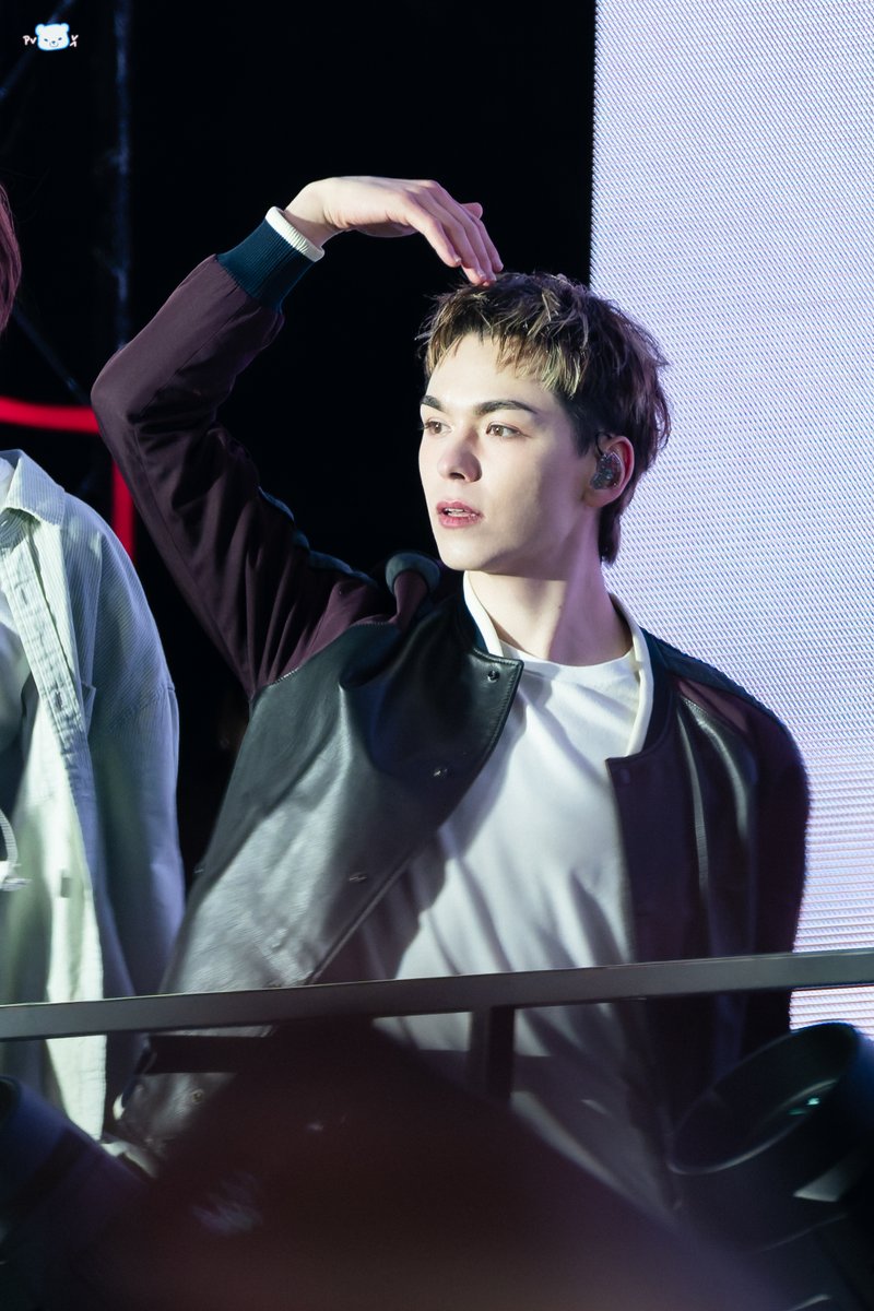 v_vPsycheros_v's tweet photo. 260404 New_ Encore 인천 Day1

마지막까지 하트 🤍🖤

#한솔 #버논 #최 #Hansol #Vernon #Chwe https://t.co/KjYEQfXRbj