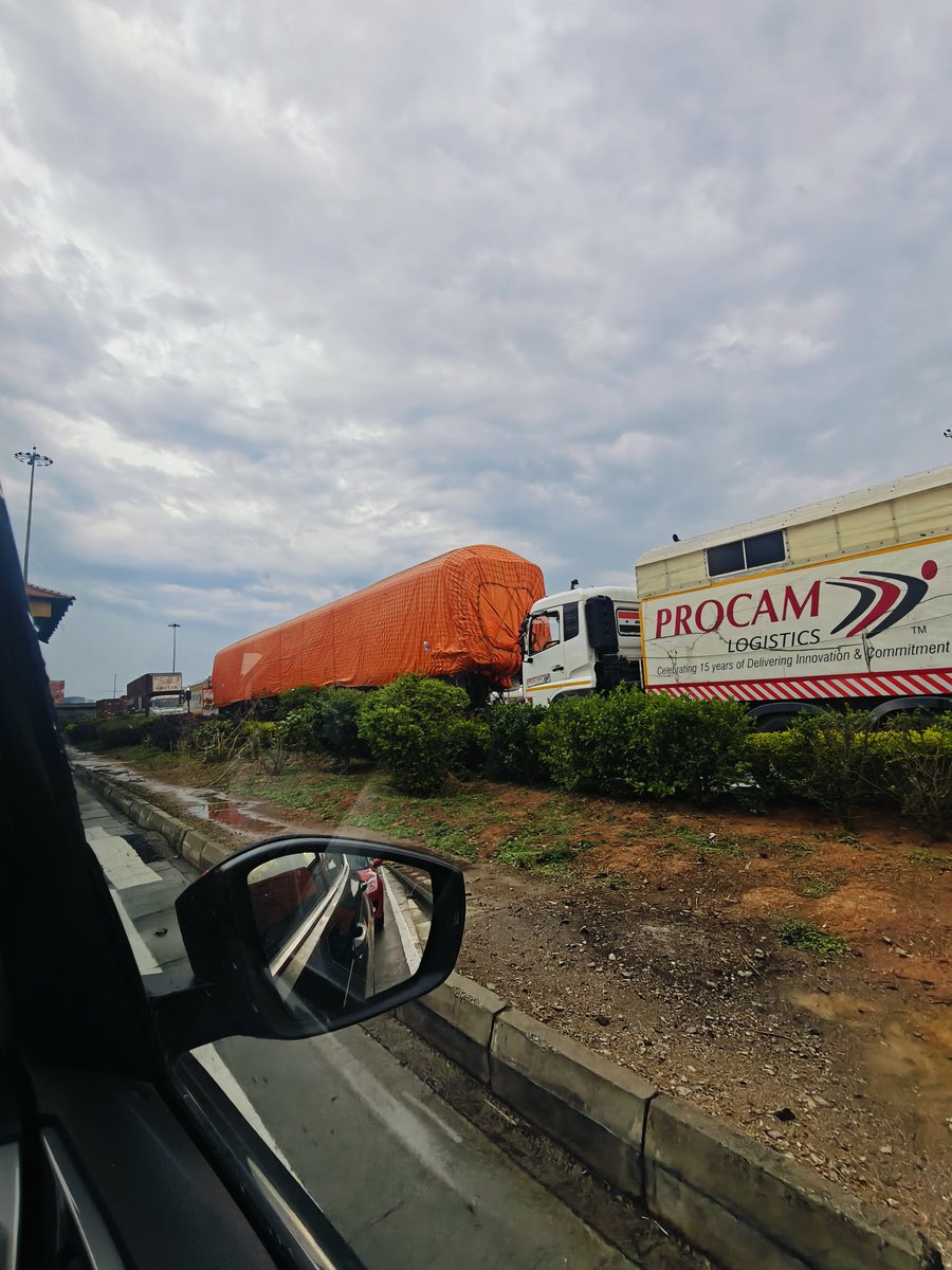sailesh5210's tweet photo. Namma Metro yellow line? Spotted at electronic City nice toll exit @ChristinMP_ https://t.co/lMhUk2GMLU