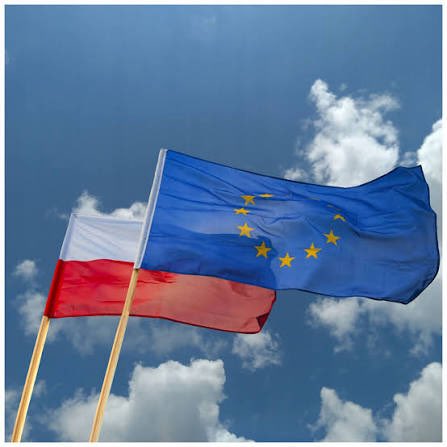 Jak to fajnie być Polakiem i Europejczykiem😍
Dzisiaj nasza, europejska wspólnota obchodzi swoje święto. 
W latach 70-tych marzyłem o życiu w Stanach, ale dzisiaj wiem, że najpiękniejsze miejsce do życia to Unia Europejska. 
Sto lat Unio Europejska🥂🍾🇵🇱🇪🇺