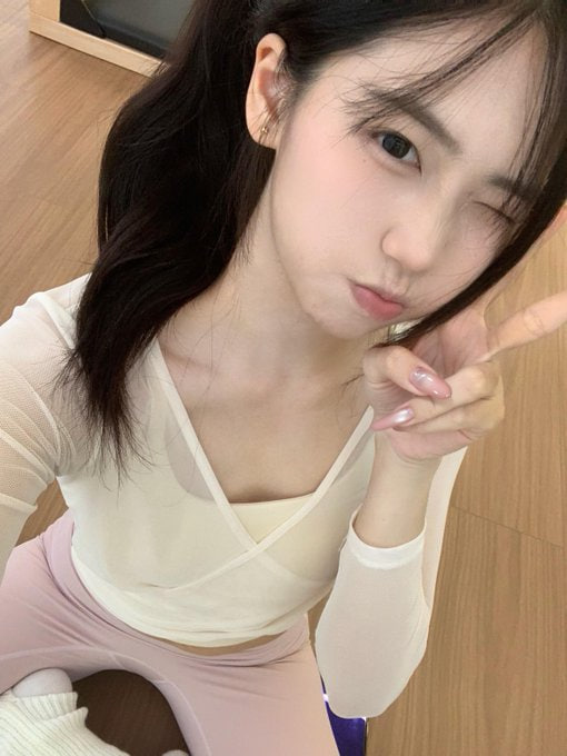 今天我当菩萨，不嫌弃的直接来    我看到了就发... https://t.co/gJuGfxj9mB