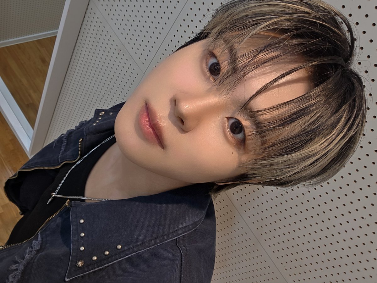 DIGNITY_members's tweet photo. 오늘도 사랑해~❤️❤️

#MINSEOK #민석 #DIGNITY #디그니티 #SLIPSHOT #POINT_BLANK https://t.co/24pqMaDUwC