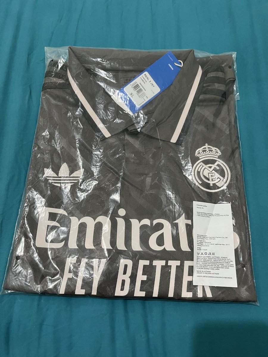 rickyfererra's tweet photo. Dijual jersey kolpri Real Madrid 24/25 3rd trefoil (detail di ALT foto). #jersey4sale #jersey #realmadrid #jersibagus 

Terima kasih 🤝 : @fajarrusalem @Jerseyforum @RCJerseyOri @jerseycadangan @jerseysneil @adipati_store @jersey_ciamikk @Officialkjti @TitipLawas @futebolre https://t.co/vh59Fu1JVk