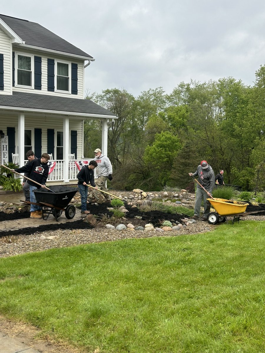 NorwayneFB's tweet photo. Mulch Madness Day 2! Remember to get those orders in, only one more weekend to go.  And for extra, the Norwayne Football players will spread it for you! https://t.co/q8nIzhRf5N