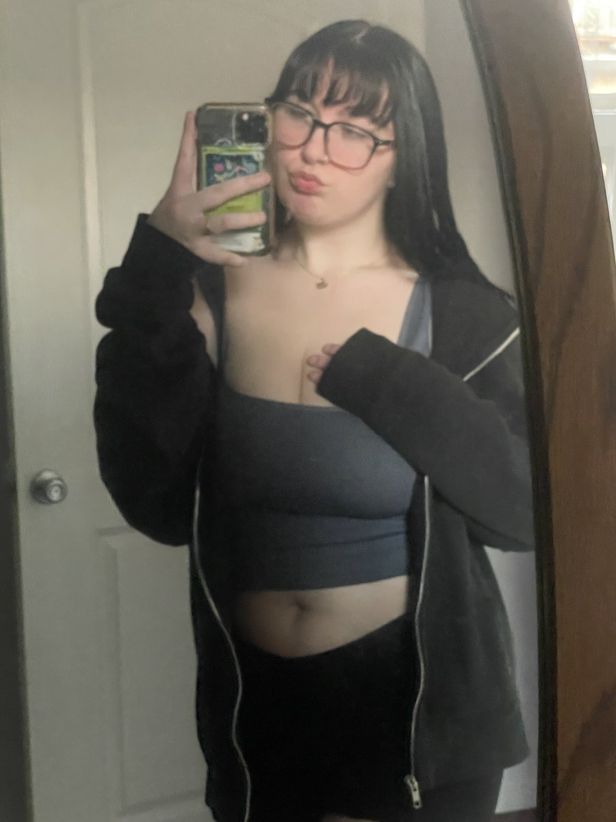 bubblegumbxxx's tweet photo. rt &amp; dm for nakey versionnn 🤭 

#goonette #gothgirl #pawg #nsfwtwt #needy #cnc #bigtits #slut #buyingcontent https://t.co/FzEXsgzRGT