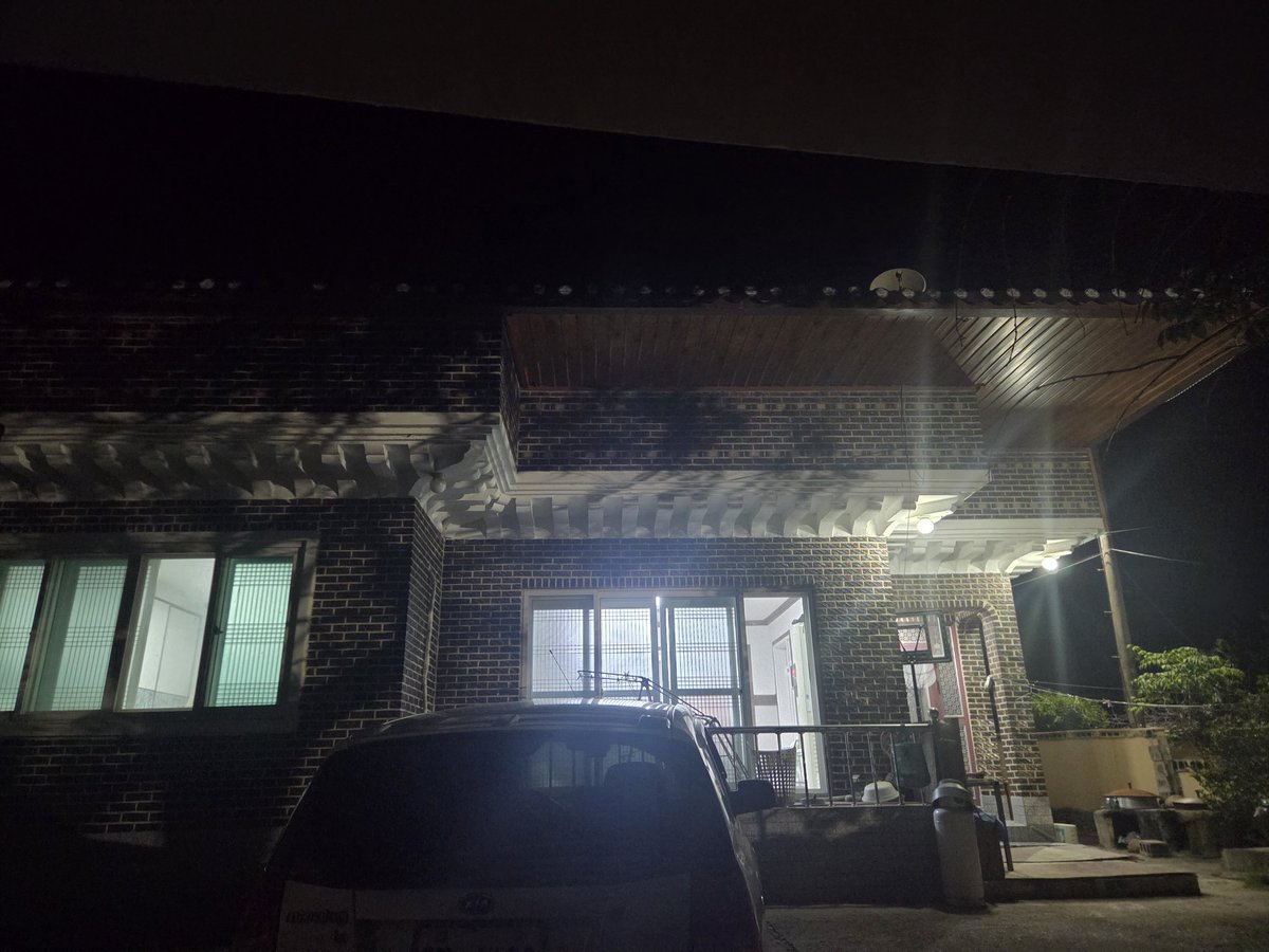 shika_dq's tweet photo. やってきました韓国
家庭料理とこのビールがうめえ https://t.co/5DWQnvxuOK