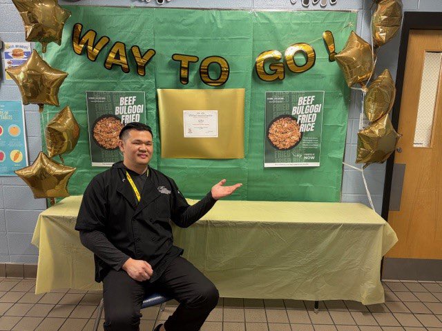 CreekViewElem's tweet photo. 💚⭐️CVES GREAT NEWS⭐️💙

Our very own Jay Park won first place in the Georgia State Nutrition Association Culinary Arts Competition!  He won the district and regional competitions, which led him to winning the state competition. 🧑🏻‍🍳🥗🏆👏

#cvescheetahs @FultonCoSchools https://t.co/rY7fuse18C