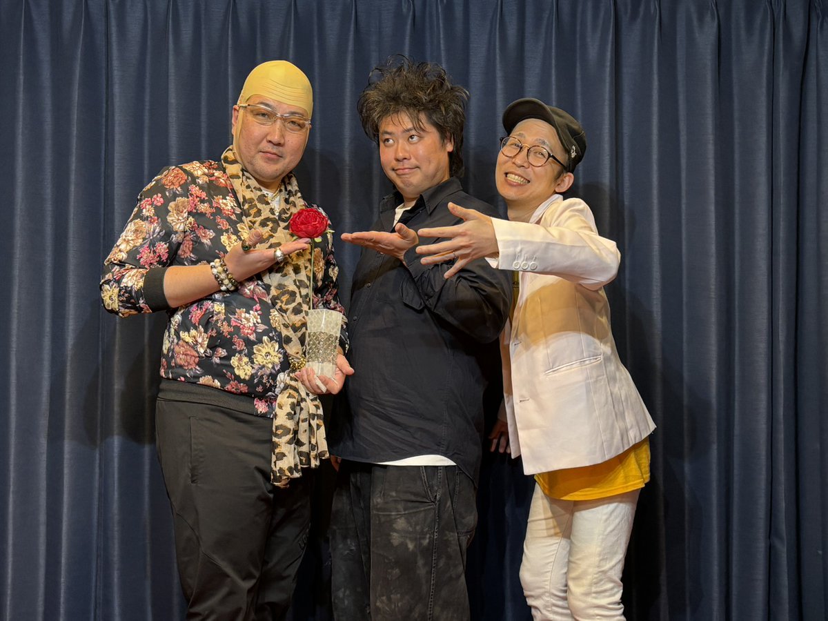 yumekan2020's tweet photo. 【御礼】
本日は久々に千春っぽい人が登場して…ずーっとしゃべってました😆笑
あと…80年代のバンドの誰かはわからないけど誰かなのは確かな人がエレキギター引いて漫談してた😆…個性派揃いの中、ピン芸人のきよしろうが競歩ネタをフリップで披露していた時…お客様が死にそうなくらい笑ってました😂 https://t.co/bNBcR6g843