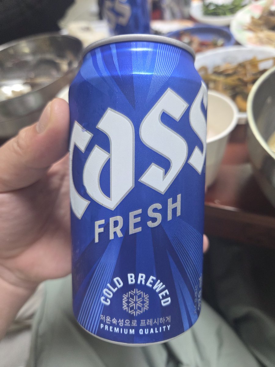 shika_dq's tweet photo. やってきました韓国
家庭料理とこのビールがうめえ https://t.co/5DWQnvxuOK