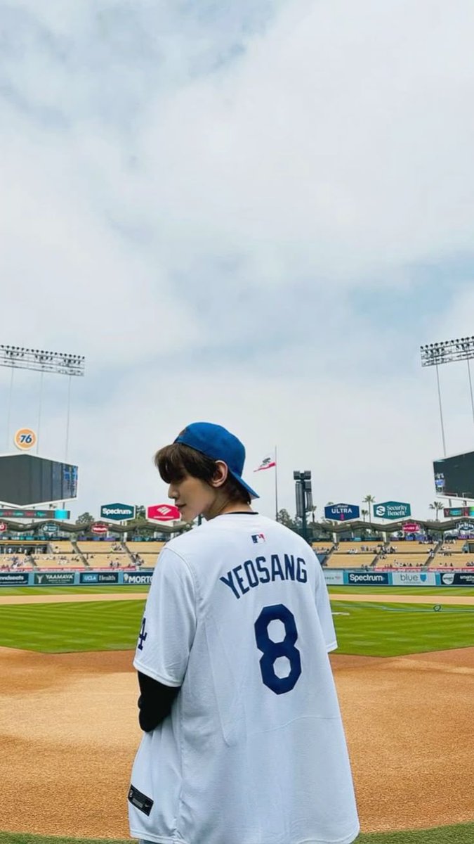 YEOSANG IS GONNA BE THROWING THE FIRST PITCH???? 👀👀 He's been practicing with Wooyoung!!

🌻: Actually, since I'm throwing the ceremonial first pitch (아니 사실 시구있어서)
🌻: so I was practicing for it (연습하는거였는데)
🌻: and I was checking just in case whether I’m allowed