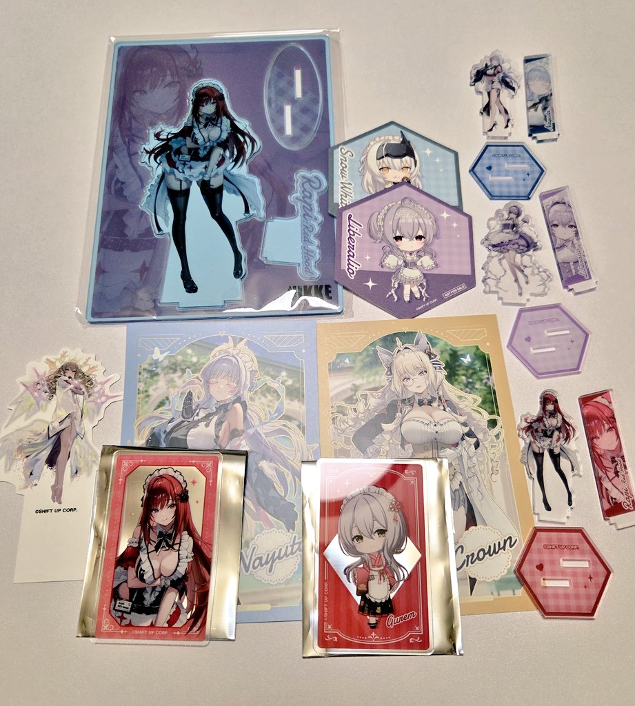 カフェの戦利品たち🫶✨
ミニアクスタはクラウン出ず…!クリアカードで等身ラピ出てうれしい～!!! 