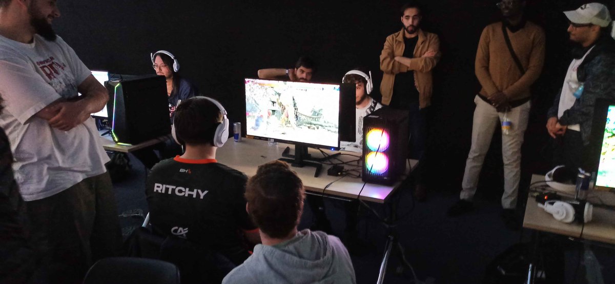 BH3_Esport's tweet photo. 🔴 EN DIRECT DU @BX_challenge 

Déjà 2 victoires pour @Ritchy_cap, dont un solide 3-1 face à Pepito 🔥

Place maintenant au match qualif’ TOP 24 contre @fenritti 👇

📺 https://t.co/7OD6XOgxfg

Rematch de la DreamHack ... On veut notre revanche cette fois ! 💪

#SF6 #FGC #Esport https://t.co/CNy83SKND3