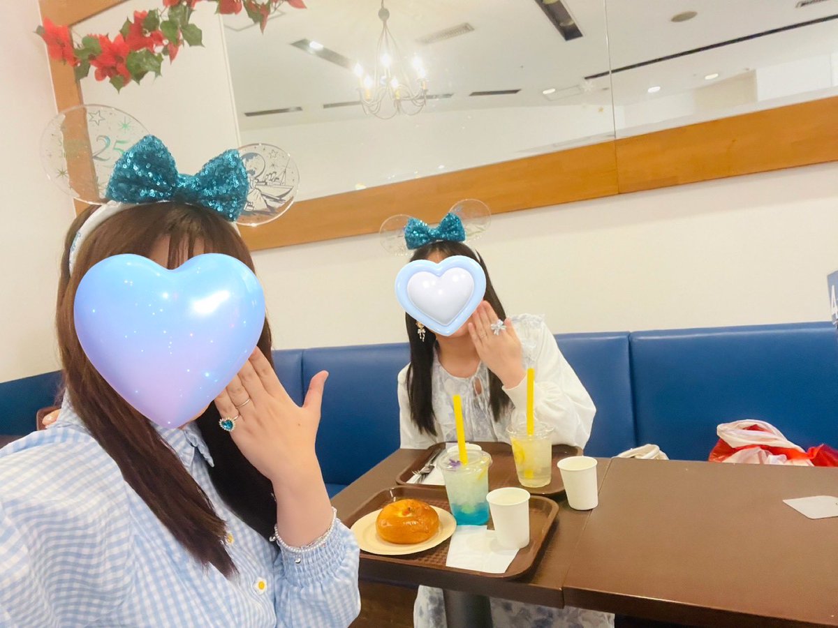 chiii236's tweet photo. りいちゃん(@rii2023dream )とハイピへ🫖♡ジュビリーに合わせてそれぞれ青コーデ(@areeam_official、@airi_0302 )でした🫶🩵プリ撮ったりたくさんお話しできて、楽しい時間をありがとう🤭♡ https://t.co/yaDObgyZVg