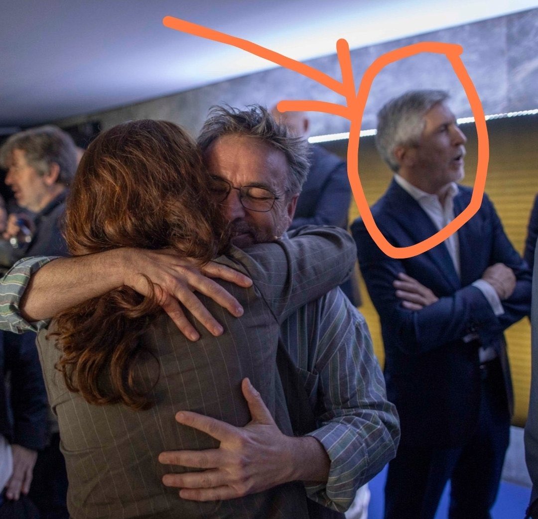Hoy el Ministro del Interior Marlaska NO ha acudido al funeral por los dos guardias civiles asesinados en Huelva por “Problemas” de agenda

Pero tiene tiempo para ir al estreno de “Sidosa”