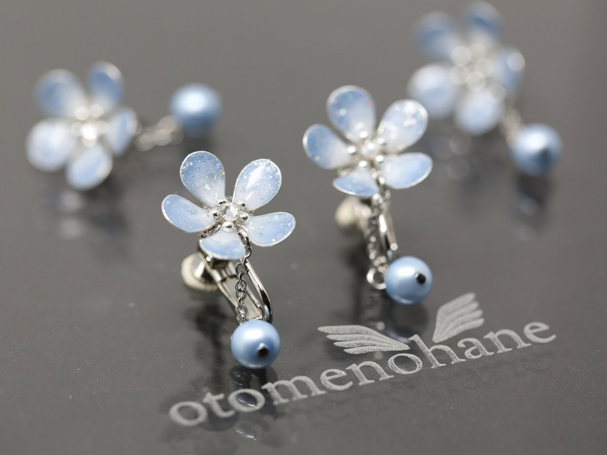 otomenohane's tweet photo. 淡いブルーの花びらが可憐な
ネモフィラの新作ができました。
⁡
⁡ピアス&amp;イヤリング
ブレスレットで
夏も涼し気に。 https://t.co/IuUbEJKABI