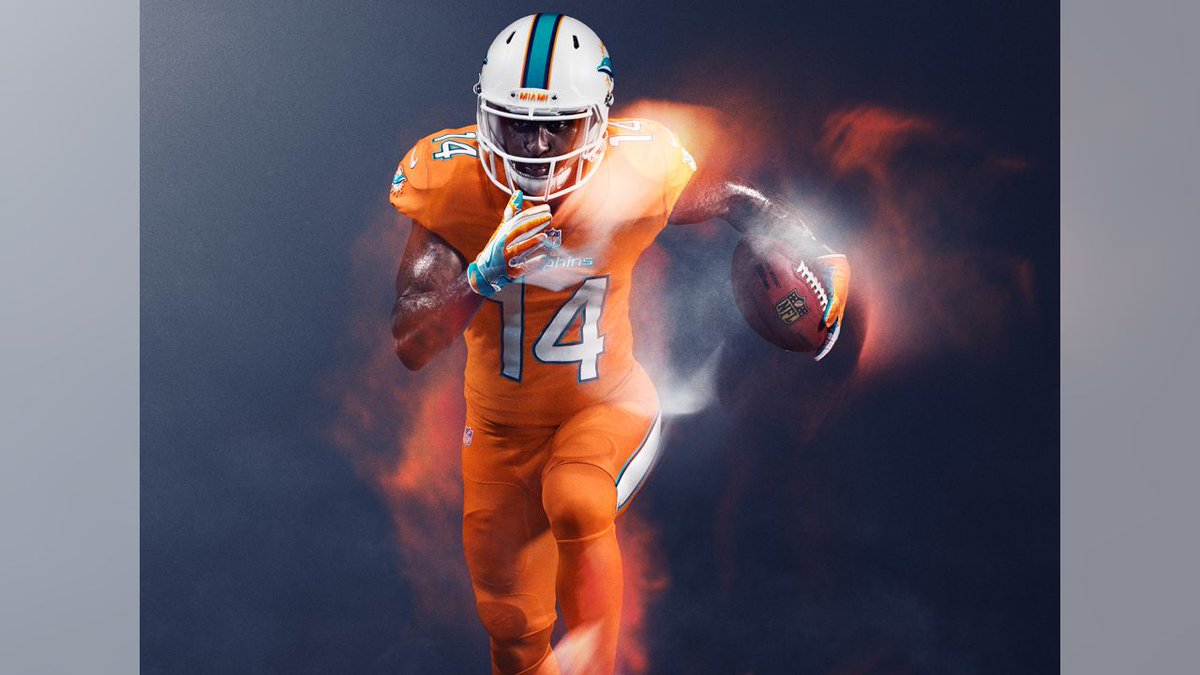 hkmett51's tweet photo. What we were promised vs. What we got.

Most people's trust issues start with bad relationships. Mine started with the 2016 Color Rush promo. https://t.co/8ShXm2JQDq