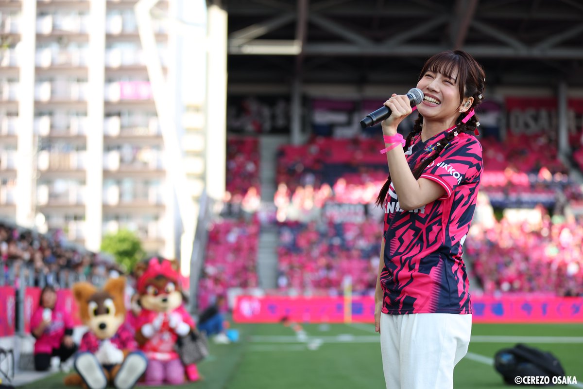 crz_official's tweet photo. 本日���長崎戦には #小野あつこ さんが来場✨

オープニングトークやレフェリーエスコート、ハーフタイム歌唱でセレッソわくわくキッズデーを盛り上げていただきました🌸
試合後にはCerezo満開ダンスまで💃
ご来場ありがとうございました✨

@ono_atsuko12
#ミズノサポーティングマッチ
#セレッソ大阪 https://t.co/1aSkGUA28V