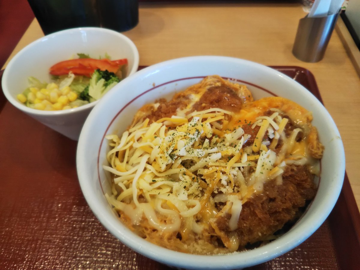 kasodell's tweet photo. 妻とラウンドワンに行ってきました
バトミントンやバッティングセンターやバレーやバスケットなど他にもたくさん遊びました
久しぶりに運動しました
 ＃ラウンドワン
 ＃にじさんじ https://t.co/gnAhHe0hdJ