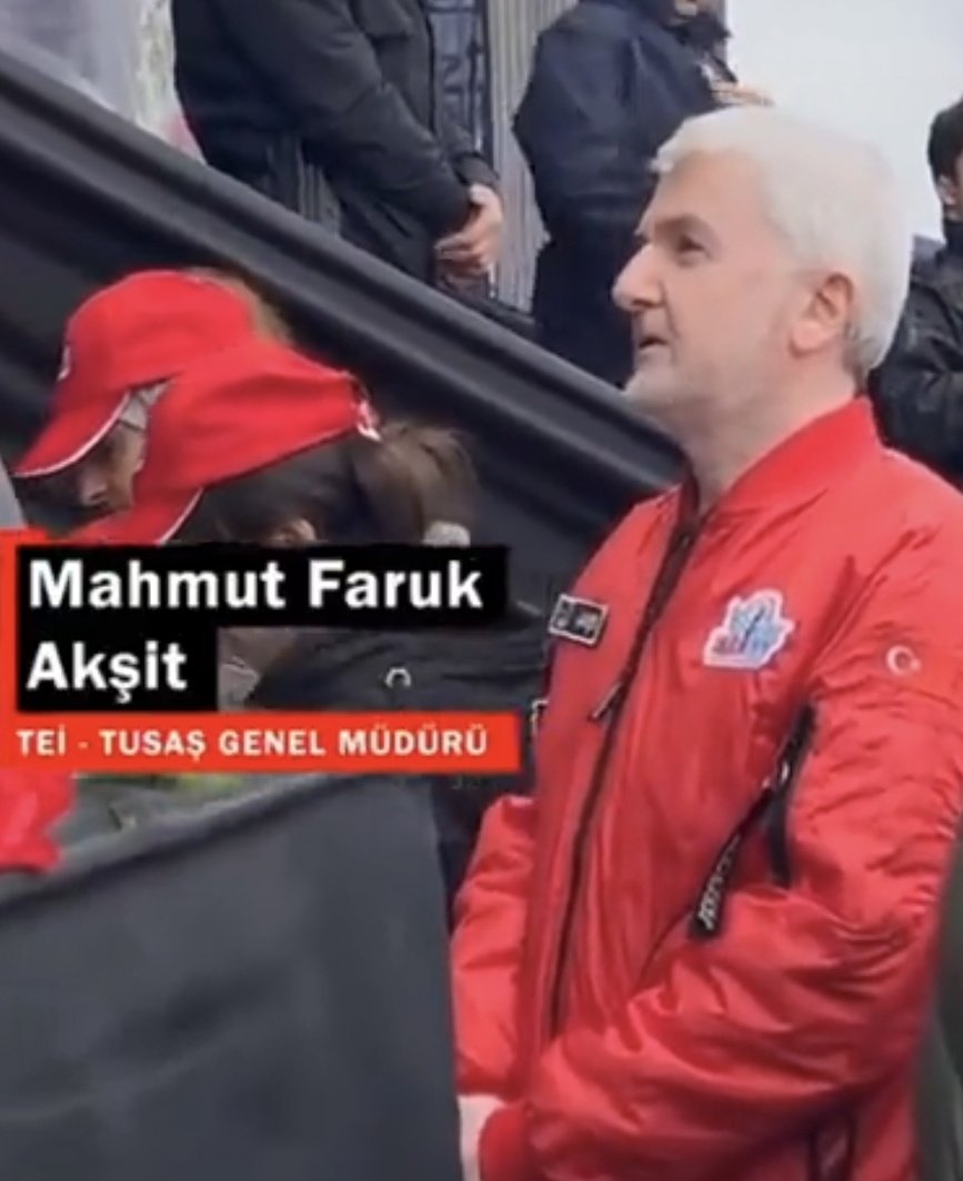perde_arkasi1's tweet photo. الرجل المسن الذي يظهر أمامكم يدعى Mahmut akşıt

كان على اجنده المعارضه في البلاد لسنين طويله بسبب خلفيته المتدينه حيث ان والده هو جودت اكشيت استاذ في الفقه والشريعه ويجيد العربيه بطلاقه ومعروف بشده تدينه
. 
السبب في الانتقاد من ضمنها انتقاد اوميت اوزداغ كيف لشخصيه متدينه كهذه ان يتولى منصب حساس..! 
. 
" اثناء تواجد محمود اوكشيت في الولايات المتحده قدموا لوالده شيك ابيض
ليكتب ما يريد من مبالغ كي يقنعوه بعدم عودة ابنه لتركيا

حتى بعد عودته لتركيا لحقوه وحاولوا اقناعه وفشلوا
. 
حاليا يشرف على أحد أضخم مشروعات تركيا حيث قام الرئيس التركي اردوغان فورا بتعيينه رئيسا لشركة TEI 
. 
اليوم ادلى محمود اوكشيت بتصريح طال انتظاره كثيرا في تركيا

حيث قال انه
سيتم تسليم محرك TF6000 لإجراء اختبارات الطيران في نهاية عام 2026 أو بداية عام 2027.

ومن المقرر إجراء أول اختبار لمحرك TF10000 المزود بحارق لاحق في نهاية عام 2027.

كما وصل محرك TS1400 إلى المرحلة النهائية من عملية الا��تماد.