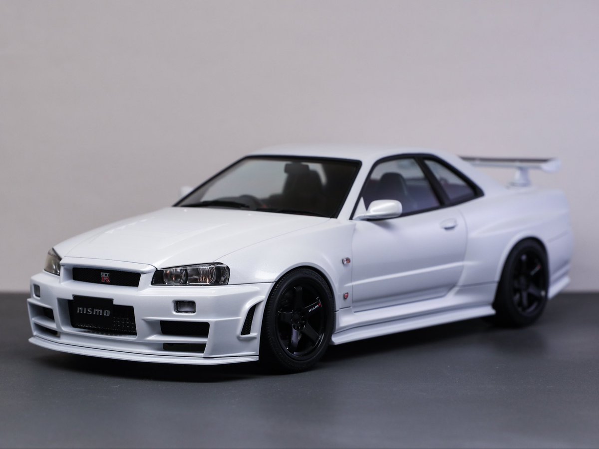 EF6434's tweet photo. タミヤのNISMO R34 GT-R Z-tune 完成。

フロントフェンダーのサイドターンとリアのハイマウントストップランプをボディー一体からクリアー化した以外はほぼ素組。
ホイールはキット付属の19インチからタミヤのR32ニスモカスタムに付属する18インチのLMGT4に交換。 https://t.co/qOfrgUFjlq