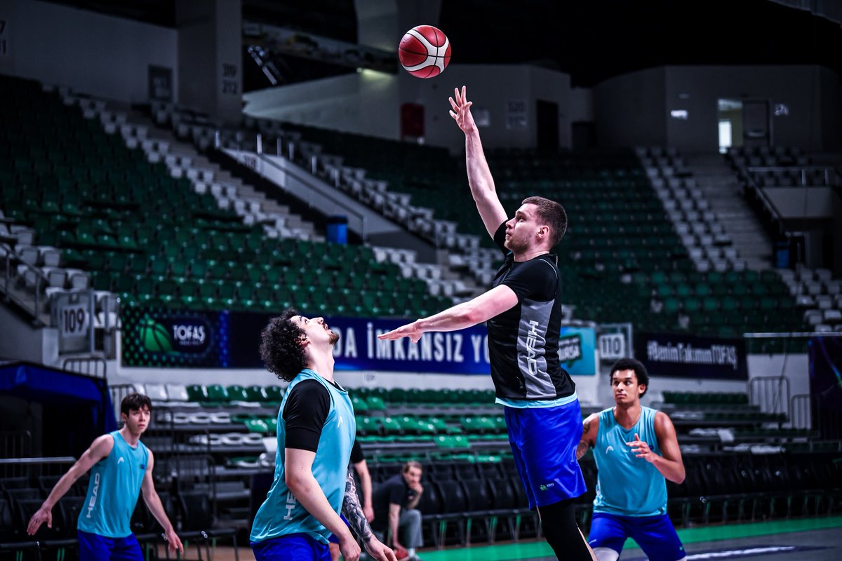 TofasSporKulubu's tweet photo. 📸 Petkimspor maçı öncesi son antrenmanımızı gerçekleştirdik 💪 Sezonun son maçı için #HaydiSalona 𝗕𝗨𝗥𝗦𝗔 🥁🗣️ #WeStayTOGETHER 🔵🟢 #BirlikteZaferlere

🏆 #BSL 30. Hafta
🗓️ 10.05.2026 - Pazar
⏰ 15.30
📍 Tofaş Spor Salonu
🎟️ Biletler @Biletix ’te 🔗👉 https://t.co/e47GcOqf0r https://t.co/cxGokKFJuq