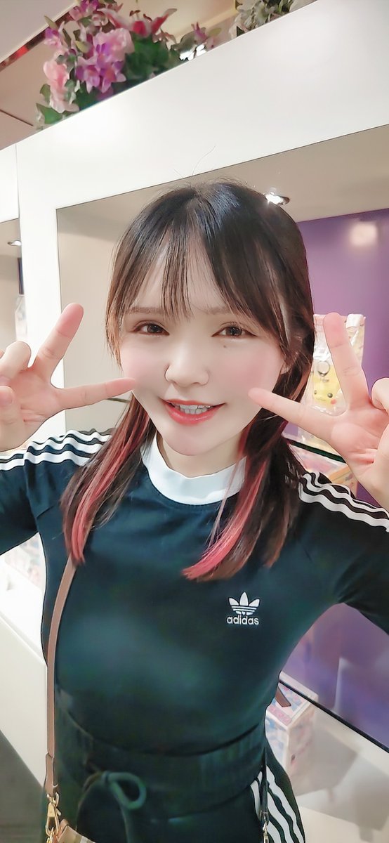 今日は年明け1月以来のパチ嬢かなちゃん👗🖤 実践終了ギリギリの時間