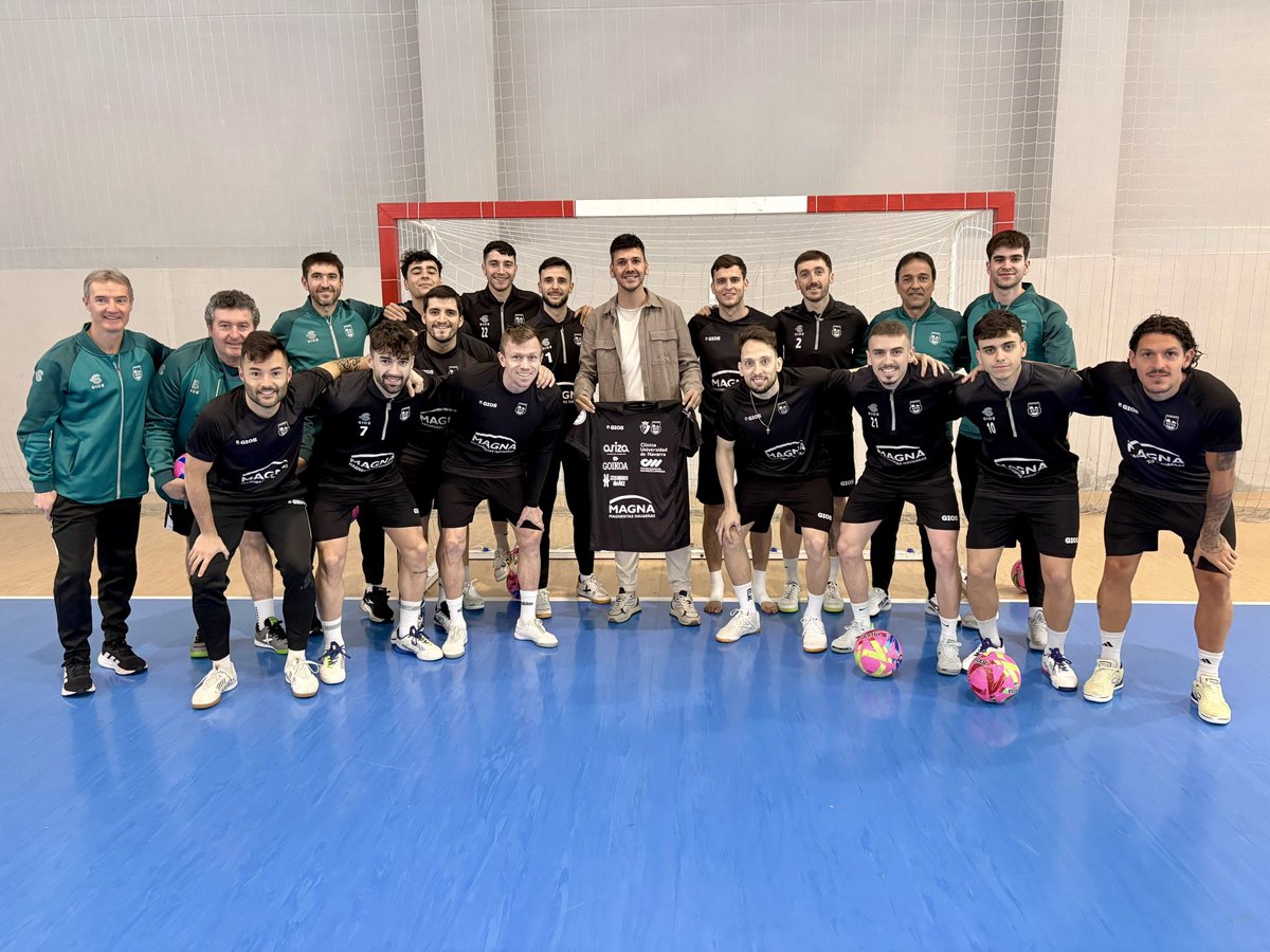 📸 Esta mañana #OsasunaMagna se ha ejercitado en las instalaciones deportivas del <a href="/AytoLaCarolina/">Ayto La Carolina</a> 

Desde el #CDXota queremos trasladarles nuestro agradecimiento por cedernos el espacio y por el trato recibido en todo momento. Ha sido un placer. 

💚 ¡Muchas gracias! Eskerrik