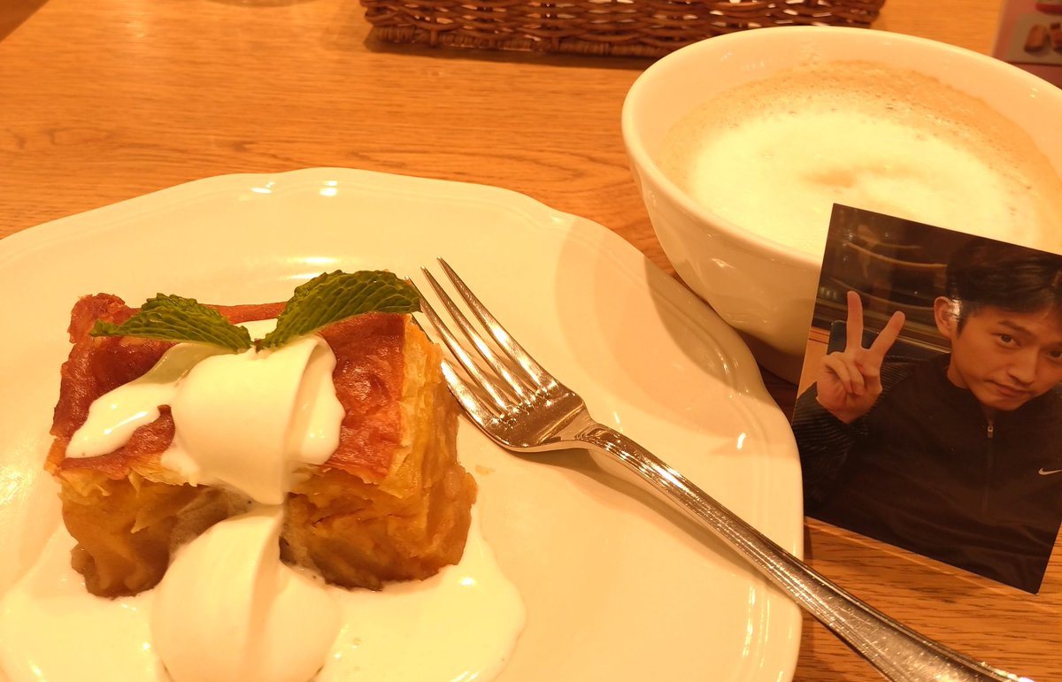 sugileaves1006's tweet photo. 会社帰りに寄ったお店でずっと探してたものたちが次々と見つかって 余った時間お茶してたら好きな曲が流れてきて(外で聴いたの初めて!) 表に出たら飛行機が夕日に輝いて飛んでった。しみじみよい一日でした。杉野くんに会いたいな
#PortofNotes
#morethanparadise https://t.co/FDianTAMgf