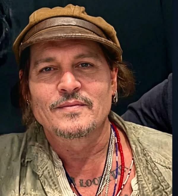 Johnny Depp tweet media