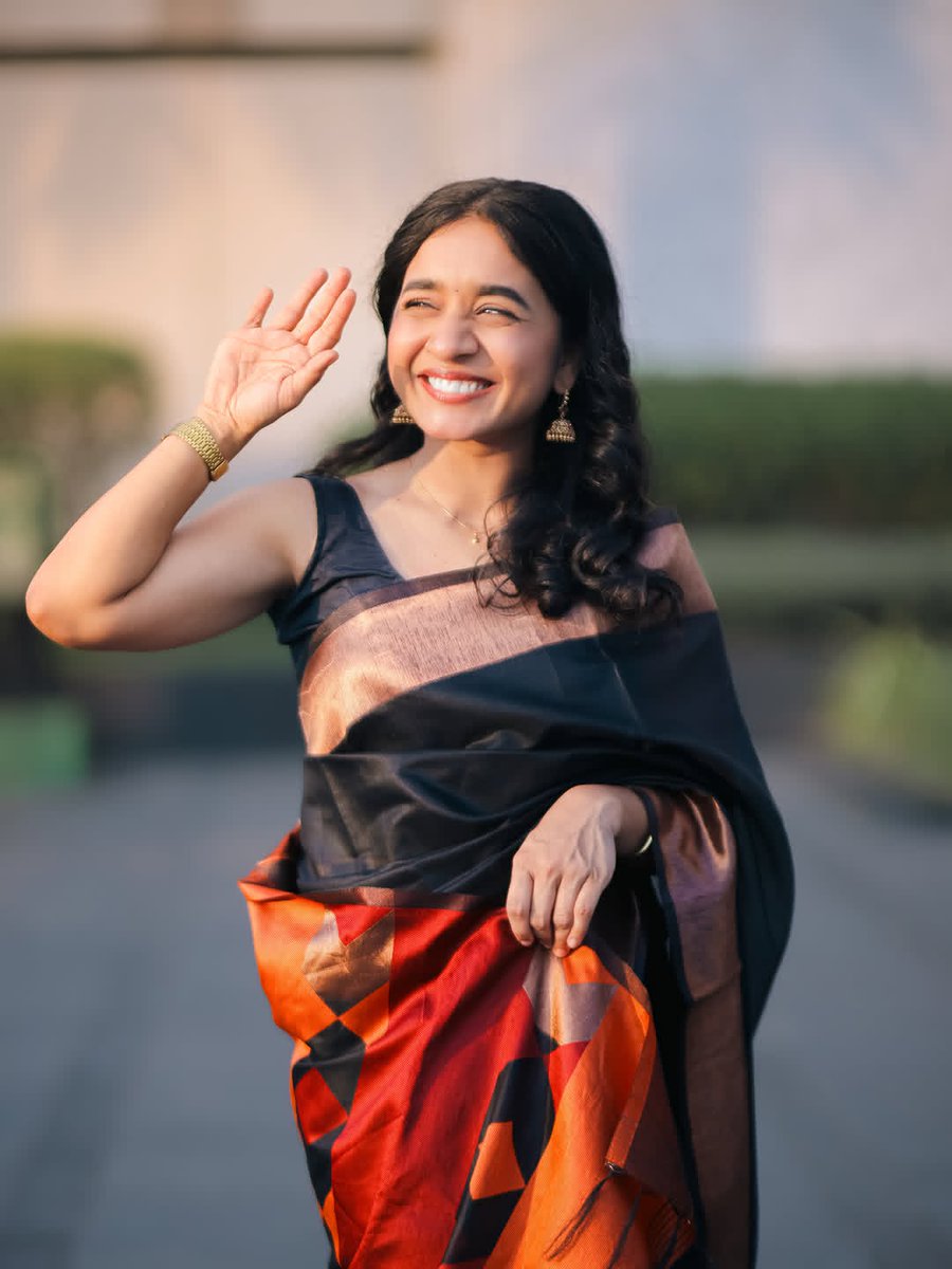 Weekendvibes_'s tweet photo. Anishma Anilkumar 🖤🧡

#Anishma #AnishmaAnilkumar https://t.co/zEI8RHQSZg