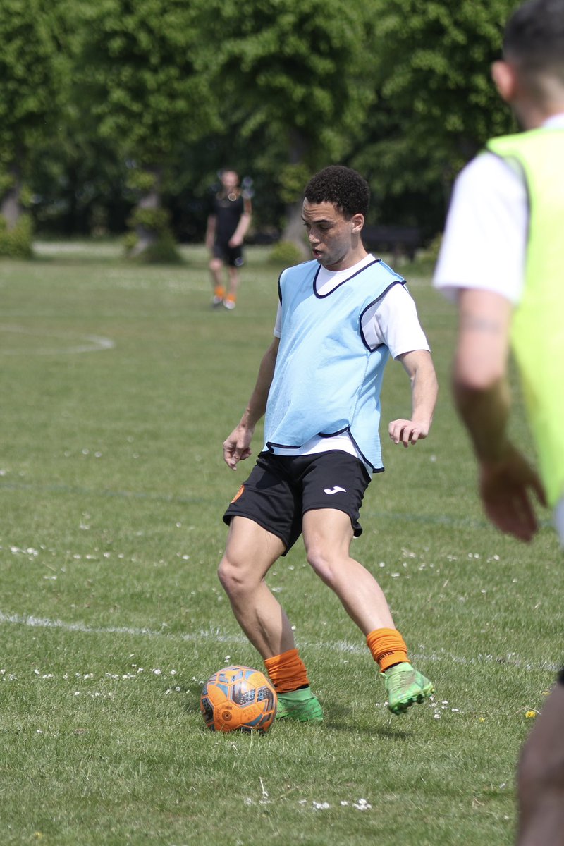 KnebFC_Seniors's tweet photo. Almost time for our final game of the season 👊

#UpTheKneb

🧡🖤 https://t.co/J4dUlsHcmU