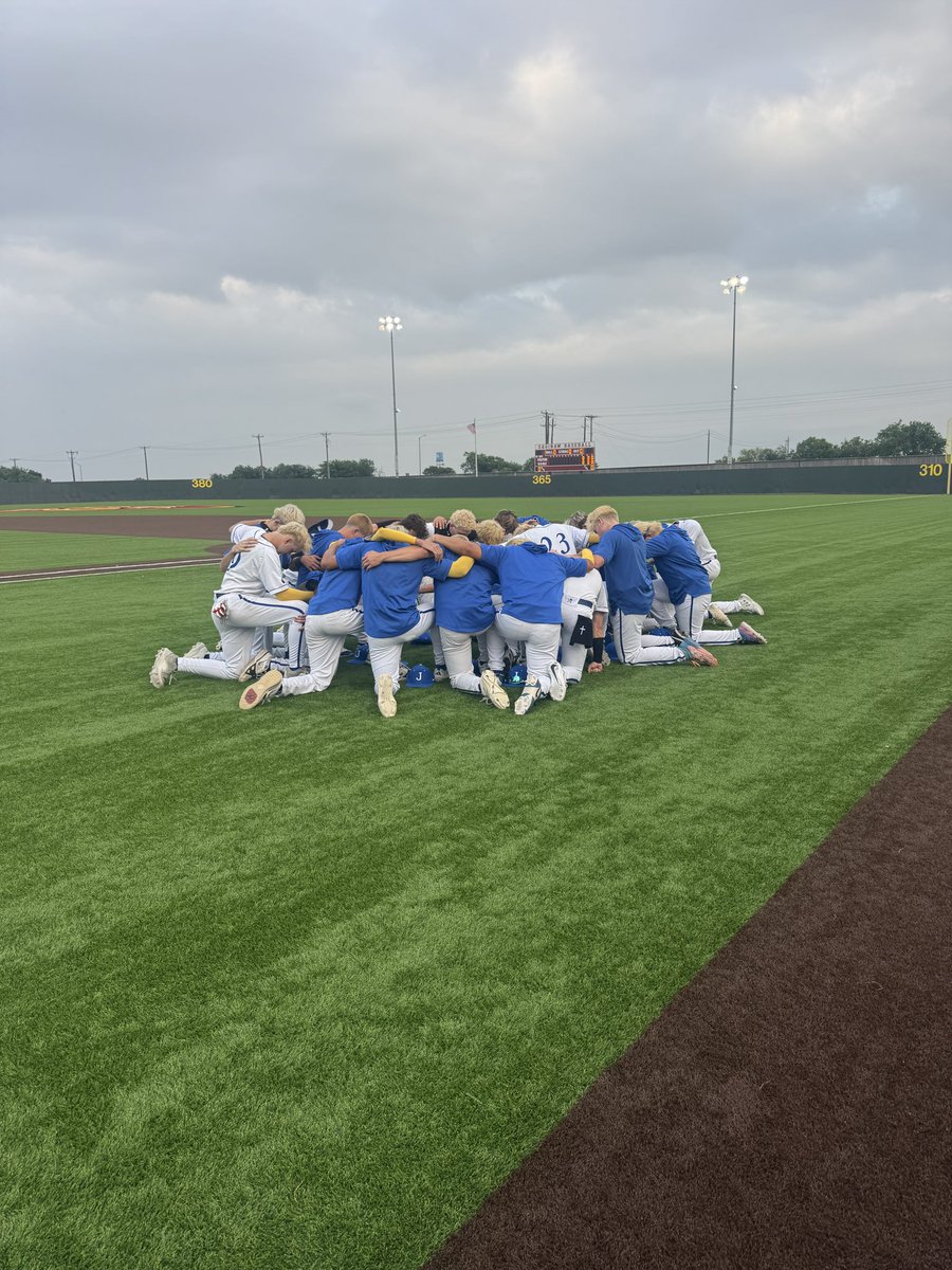 JoshuaOwlsBSBL's tweet photo. Owls season comes to a close after a heart breaking loss to Argyle in Game 2. 

These boys put it all on the line and worked hard all season. This is more than a team, but a family. Bonds that will last a lifetime. 

- 23 Wins
- Bi - District Champions 
- Area Finalists https://t.co/YDJ0O9YDs8