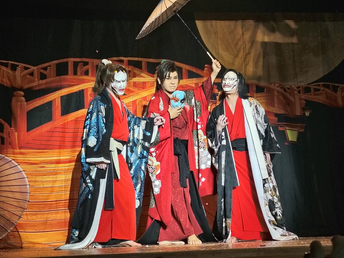 127tanppo's tweet photo. 三人さん🌹かっこいいです✨ https://t.co/bajBtukPNs