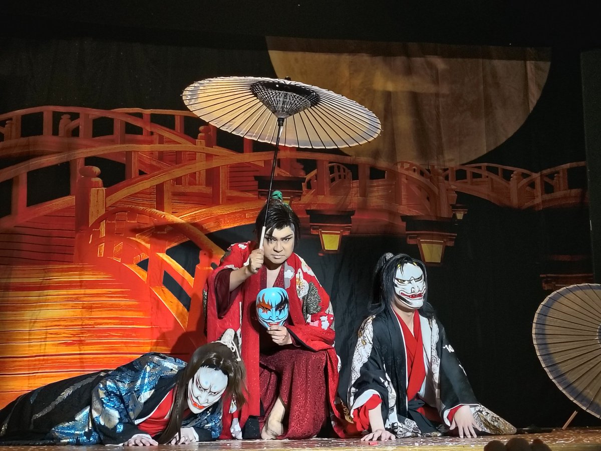 127tanppo's tweet photo. 三人さん🌹かっこいいです✨ https://t.co/bajBtukPNs