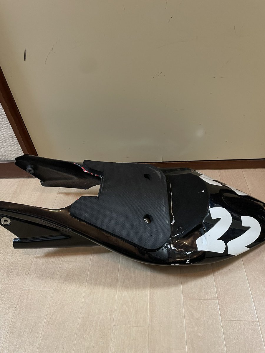 terybike's tweet photo. 誰かNSF100のシートカウル(多分社外)
3000円ぐらいで欲しい人いませんかね？
タマダTOHOカップに出てくれる人は2000円にします！
直接引渡しのみで https://t.co/iAiGDpYhk9