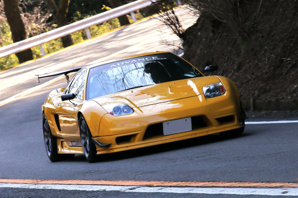 TunedCarsJapan's tweet photo. 「“頭文字D”北条豪のNSX��実在した！」340馬力を絞り出す3.1L＆6連スロットル仕様の全貌
https://t.co/pTa3FImucH

頭文字Dの神奈川編で、高橋啓介のFD3Sと激闘を繰り広げた北条 豪のNSX。そのモデルとなったのが、神奈川のチューニングショップ“アドバンス”のデモカーだ！ https://t.co/HEO0FPXfW1