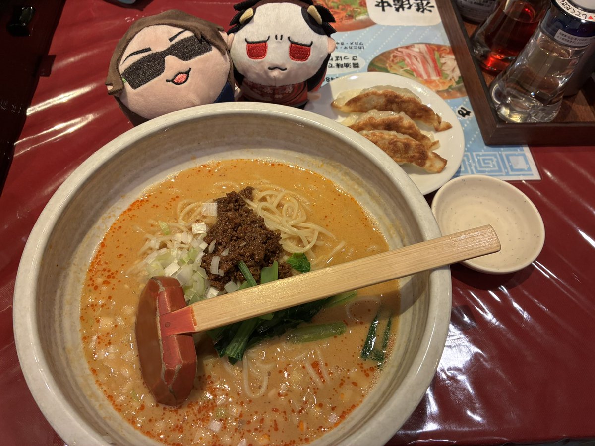 OKKI_LOID's tweet photo. 大MSSP展、愛に溢れた展示がたくさんですごい楽しかったです！ネタバレになるからあんまり写真は載せられないけど、ハウス再現ゾーンはぬいたち並べて撮影もできたし自分も座ってみれたしでめっちゃ良かった✨グッズ大臣各種ボイスを売ってください！！
あと終わった後はラーメン🍜

#大MSSP展 https://t.co/Ihcp26myHK