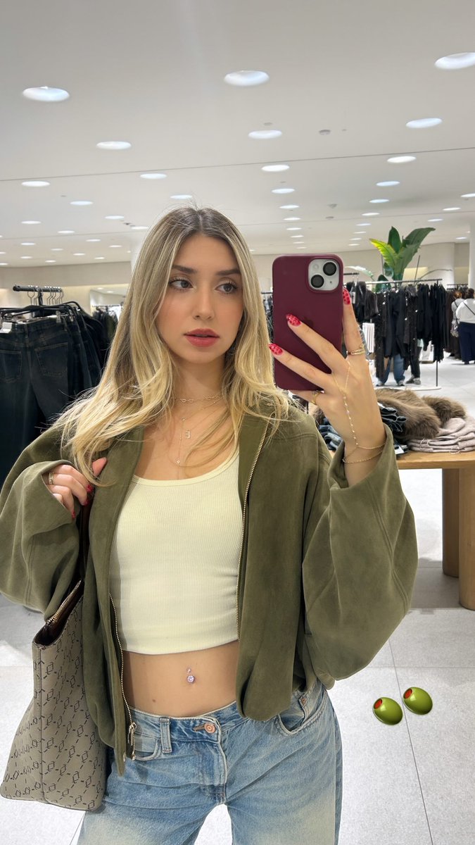Esra27043's tweet photo. Just "looking," I promise🙄👗 https://t.co/lQwQJCC0it