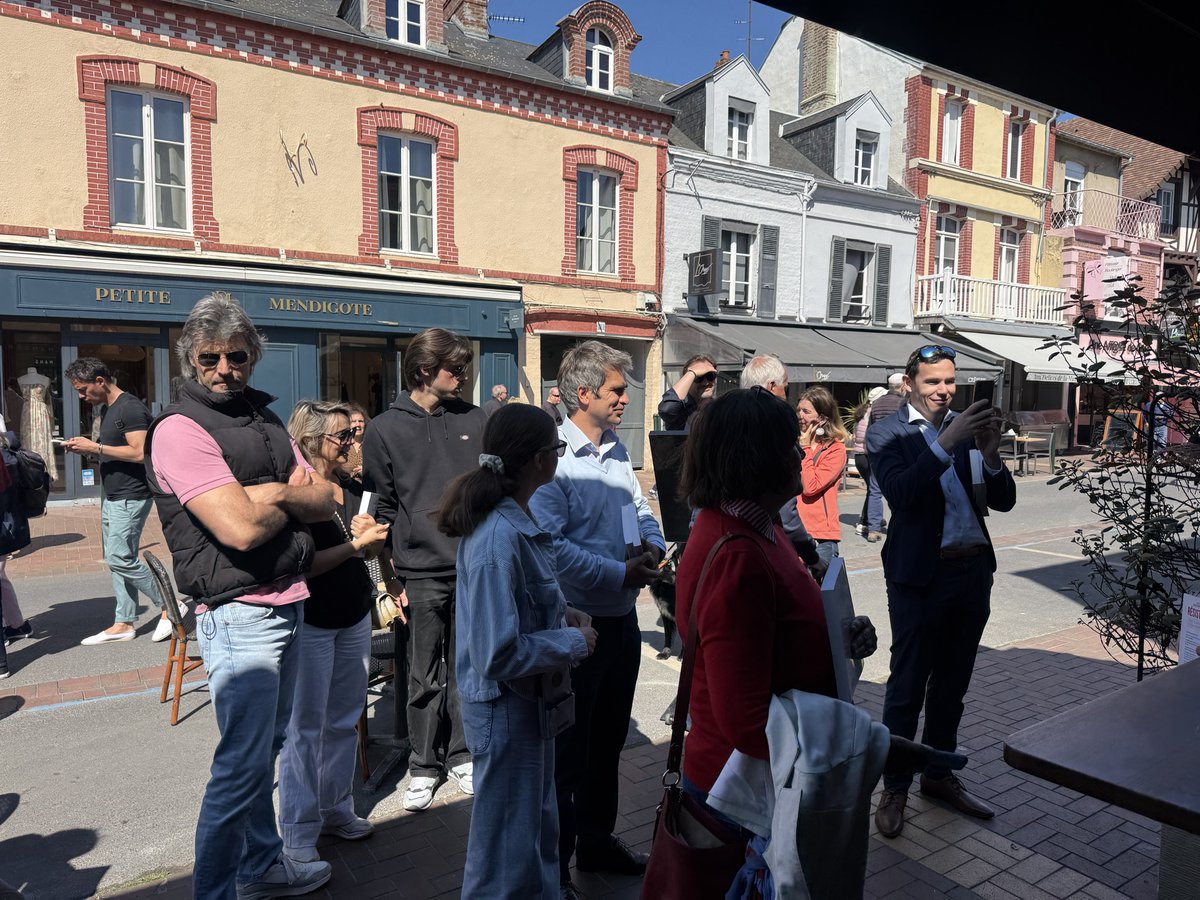 N. Dupont-Aignan tweet media