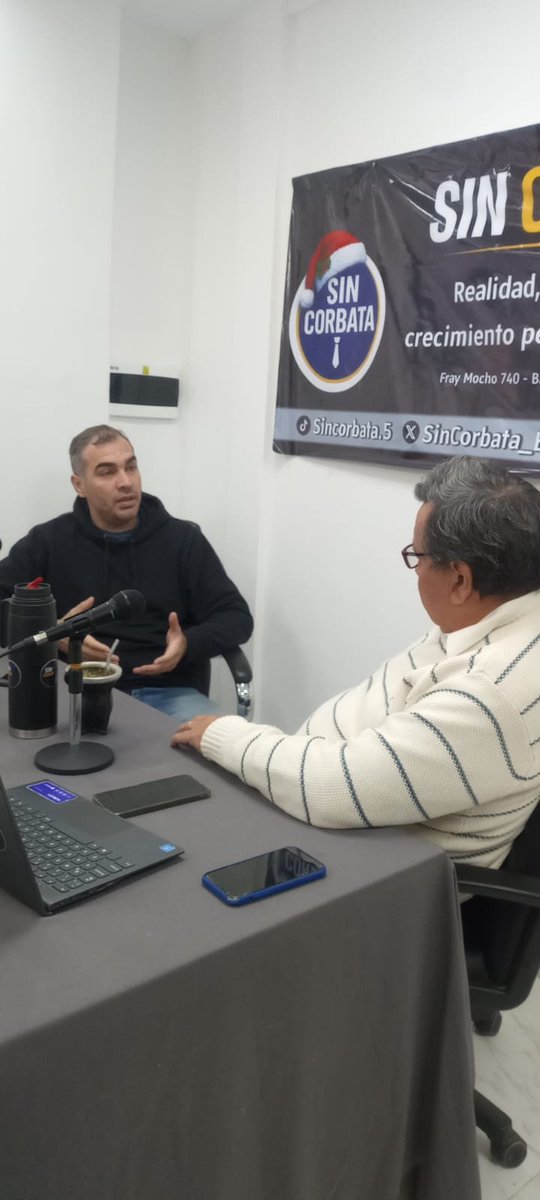 SinCorbata_B's tweet photo. ESTAMOS EN VIVO

Invitado: Jonathan Roa - Gerente de ventas de #SAMEEP 

https://t.co/uzA2Fe8Pkw https://t.co/w2WMZaGOcU