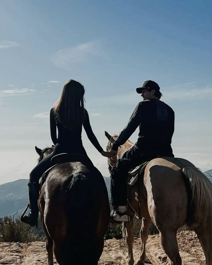 Need MerTeş horse riding like this in s2 pls