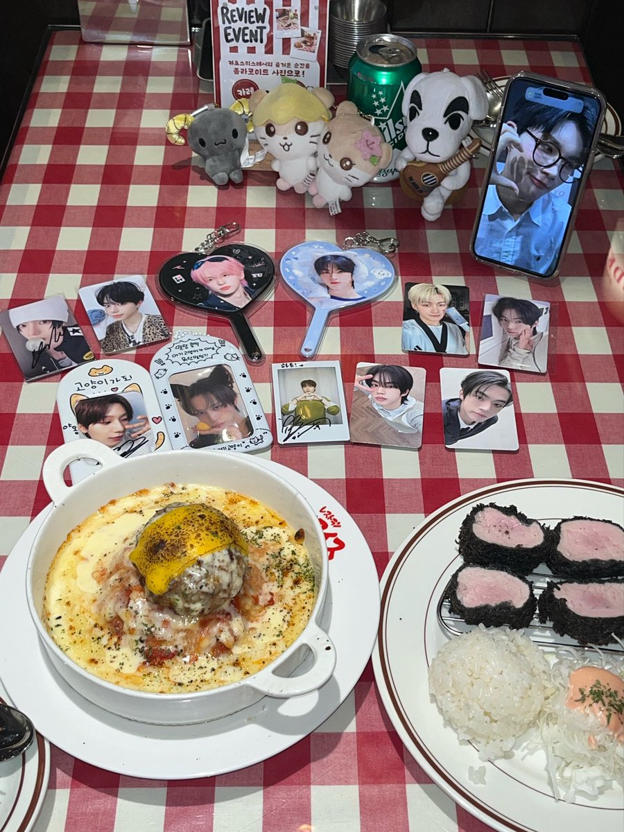 marooong2's tweet photo. 누가 예절샷 찍는데 셋로그 알람 울리게 하냐 https://t.co/oJwVfC9eWV
