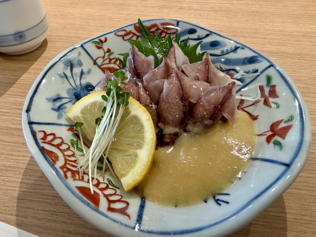 rlhide's tweet photo. 今シーズン最初のグループツーリング
城崎周辺で前半は巨木と廃村そして尾根縦走
海鮮料理を楽しんでから、後半は生活古道の開拓
倒木処理に時間がかかり、全コース完走はできませんでしたがみんな満足してくれたようなので、事前に３日間歩いてリサーチをした甲斐がありました
旬のホタルイカが絶品！ https://t.co/inp2ksYn3Q