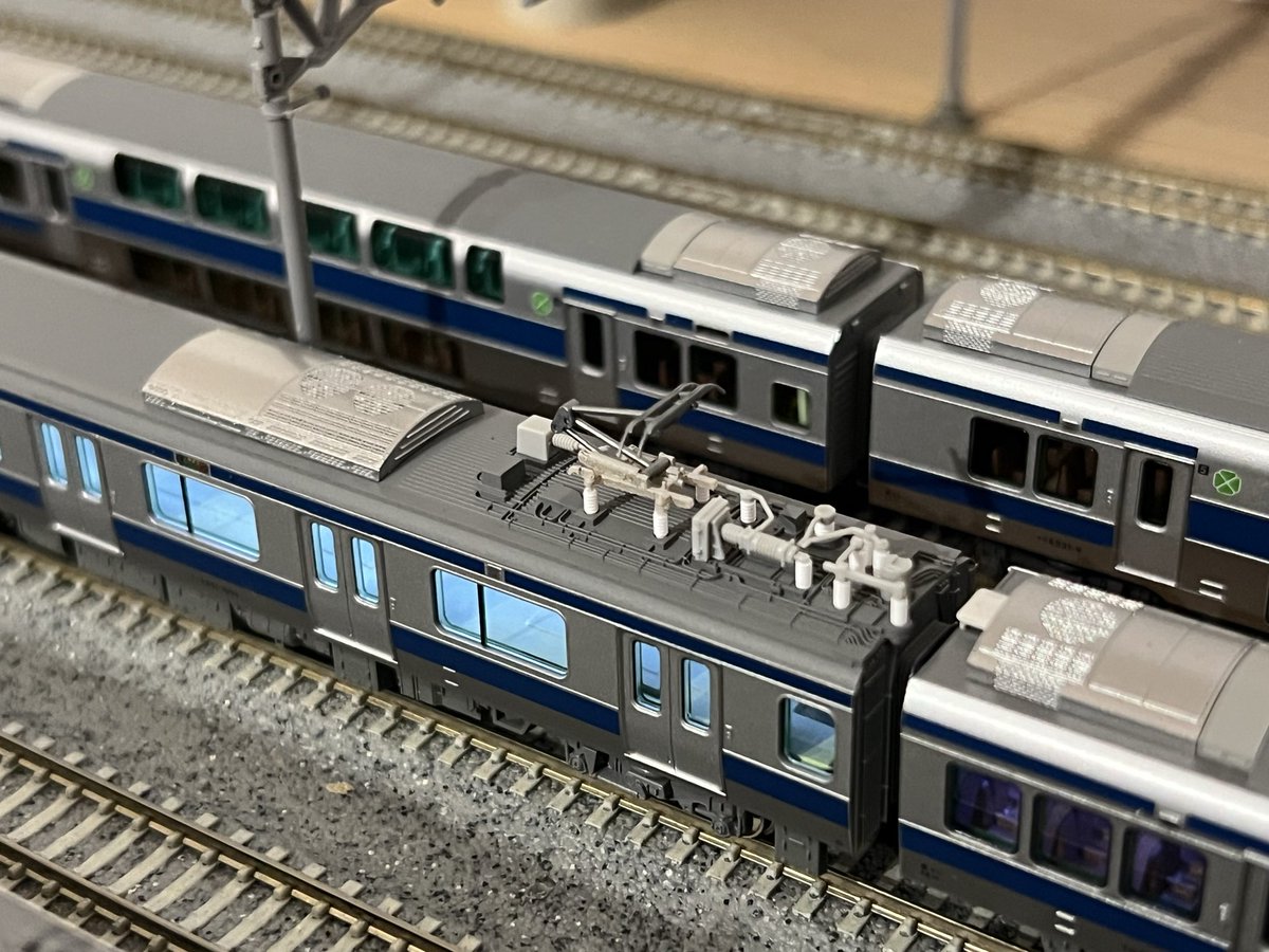E233H46's tweet photo. E531系のパンタが破損したので修理しました。
予備部品がないので緊張…
小列車工房さんのパンタ台にTOMIXの0255（PS33D）のアームより上の部分を取り付けて装着。
無事に完成して、元気に走行しています。
#E531系 #小列車工房 https://t.co/Q2z7A0guB6