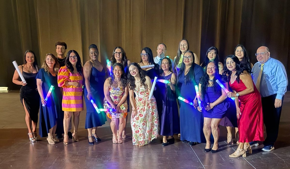 KWright_BMES's tweet photo. Congratulations to our Patriot Teacher of the year Mrs. Armendariz.
#SISDAllDressedUp #Patriotpride #TeamSISD #TEAMWORK https://t.co/EX44tN2xnO