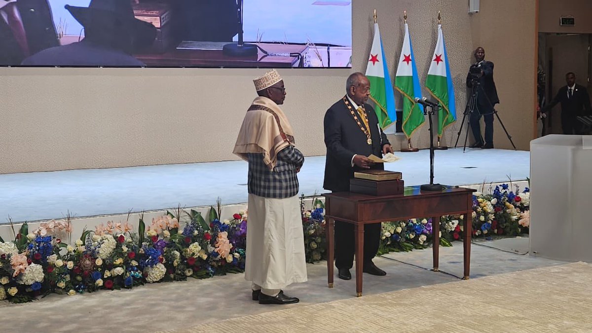 AmbMiguelBembe's tweet photo. Honrado por acompanhar S.E. Secretária de Estado para as Relações Exteriores @SEREXEsmeralda , na cerimónia de tomada de posse de S.E. Ismaïl Omar Guelleh, Presidente da República do #Djibouti, um momento marcante de amizade e cooperação entre os nossos países. 🇦🇴🇩🇯 https://t.co/EVReOCxs2c
