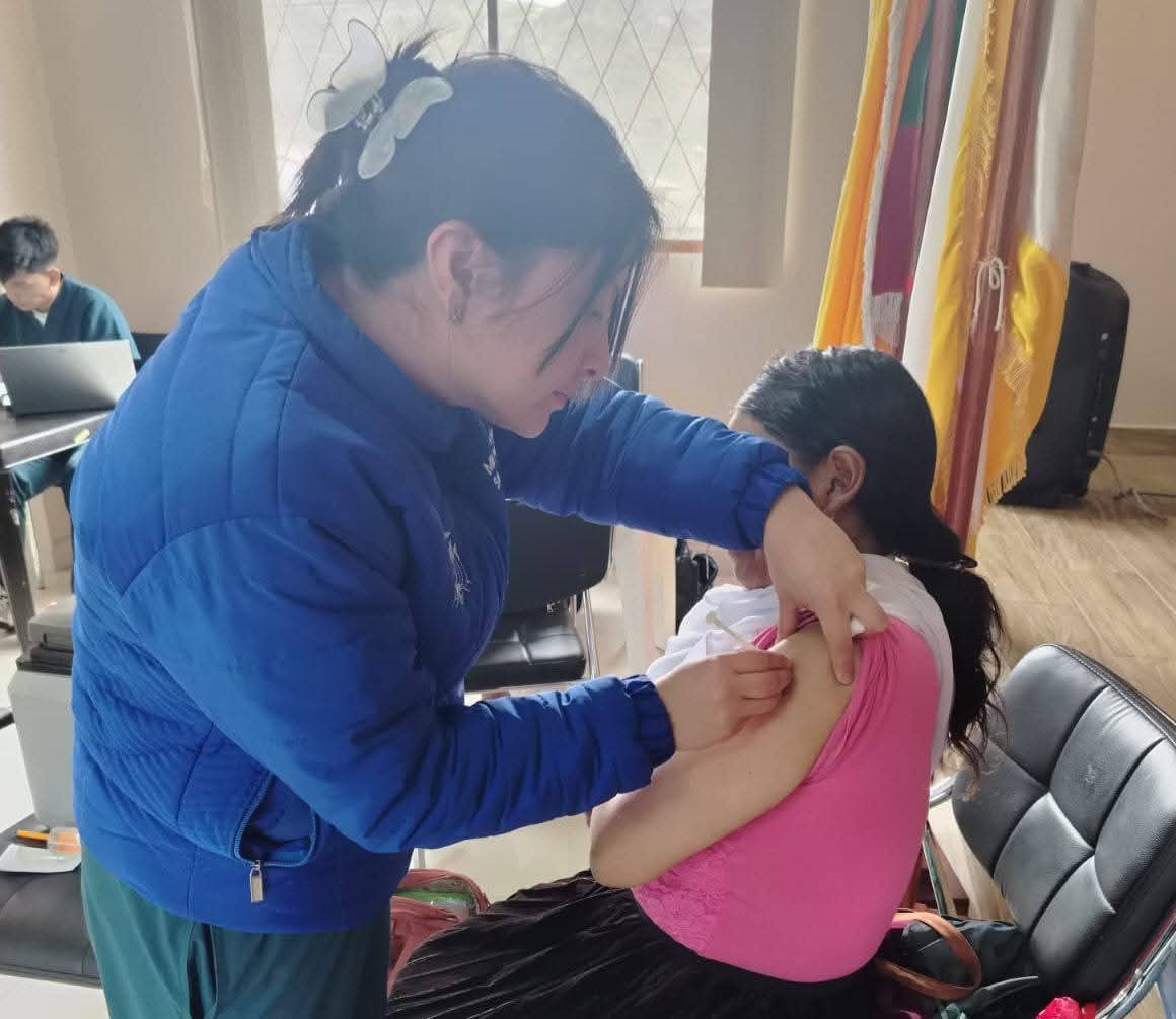 DPS_Cotopaxi's tweet photo. #Pujilí | El equipo del C.S Zumbahua🏥 y los técnicos del Proyecto 'Juntos por la Vida' del GADP Zumbahua, brindó atención en medicina general, odontología, psicorehabilitación y vacunas contra la influenza a 60 personas con discapacidad de la parroquia.

#ElNuevoEcuador https://t.co/OaeJ6HWc17