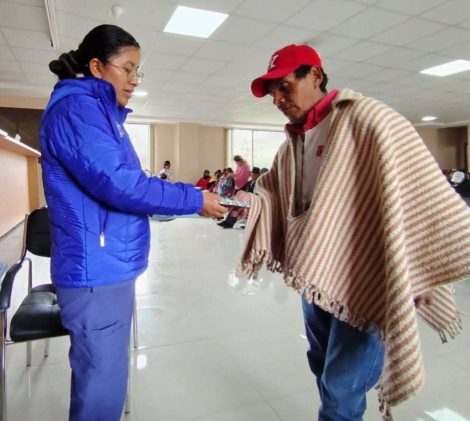 DPS_Cotopaxi's tweet photo. #Pujilí | El equipo del C.S Zumbahua🏥 y los técnicos del Proyecto 'Juntos por la Vida' del GADP Zumbahua, brindó atención en medicina general, odontología, psicorehabilitación y vacunas contra la influenza a 60 personas con discapacidad de la parroquia.

#ElNuevoEcuador https://t.co/OaeJ6HWc17