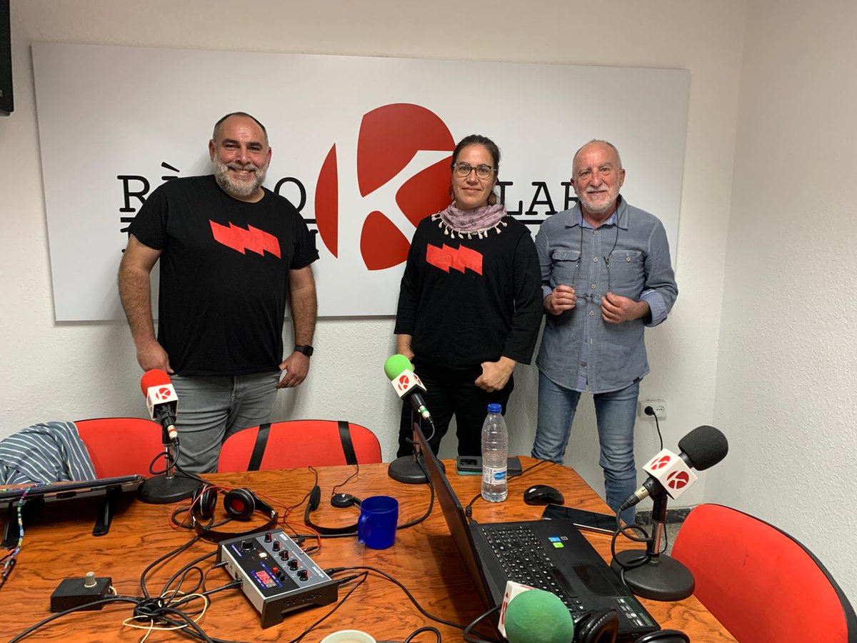 IntersindicalV's tweet photo. David Bellès i Noelia Calero participaren en el programa “Un Debat de País” de Ràdio Klara
 on parlaren sobre la situació del personal d’atenció educativa i del personal d’administració i serveis.
 Així com de les mobilitzacions educatives.

https://t.co/7qoiB2yrUI https://t.co/zvqU7mD6ew