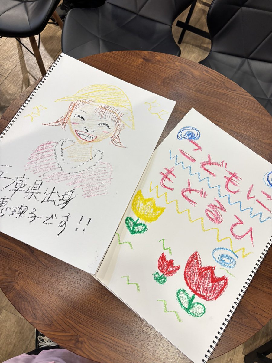 erikonnitiwa11's tweet photo. 主催イベント【#こどもにもどるひ 】👦🎨
１部２部ありがとうございました‼︎

遊んで学んでとても楽しい時間でした‼︎
お互いの似顔絵を描きあったよ🥰

遊びに来てくださった方
恵ちゃん・恵ちゃんのファンの方も
ありがとうございました‼︎

#城恵理子  #上西恵 https://t.co/B8KJJzZqjl